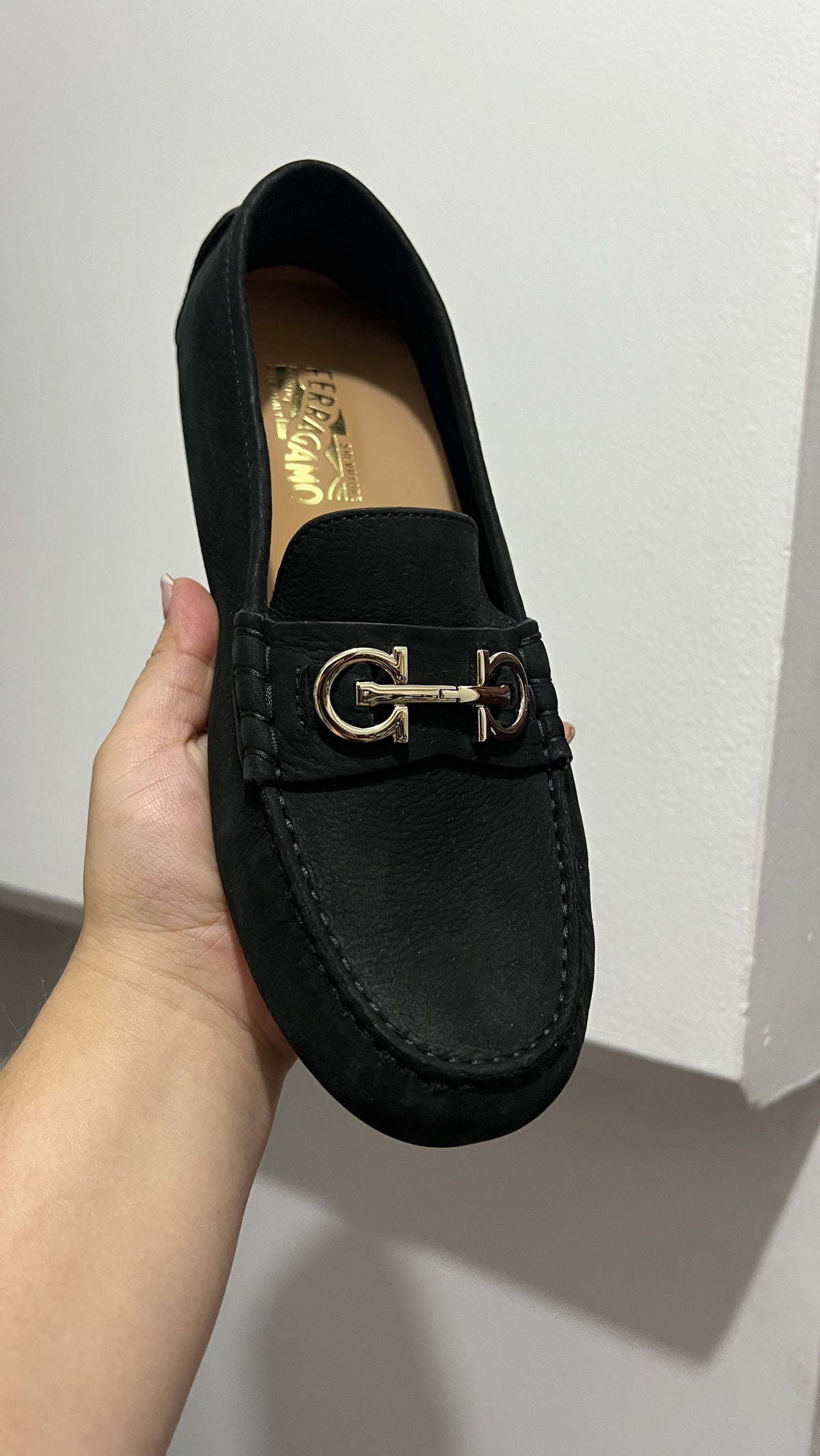 Salvatore Ferragamo Mocasines Negros de Cuero Suede