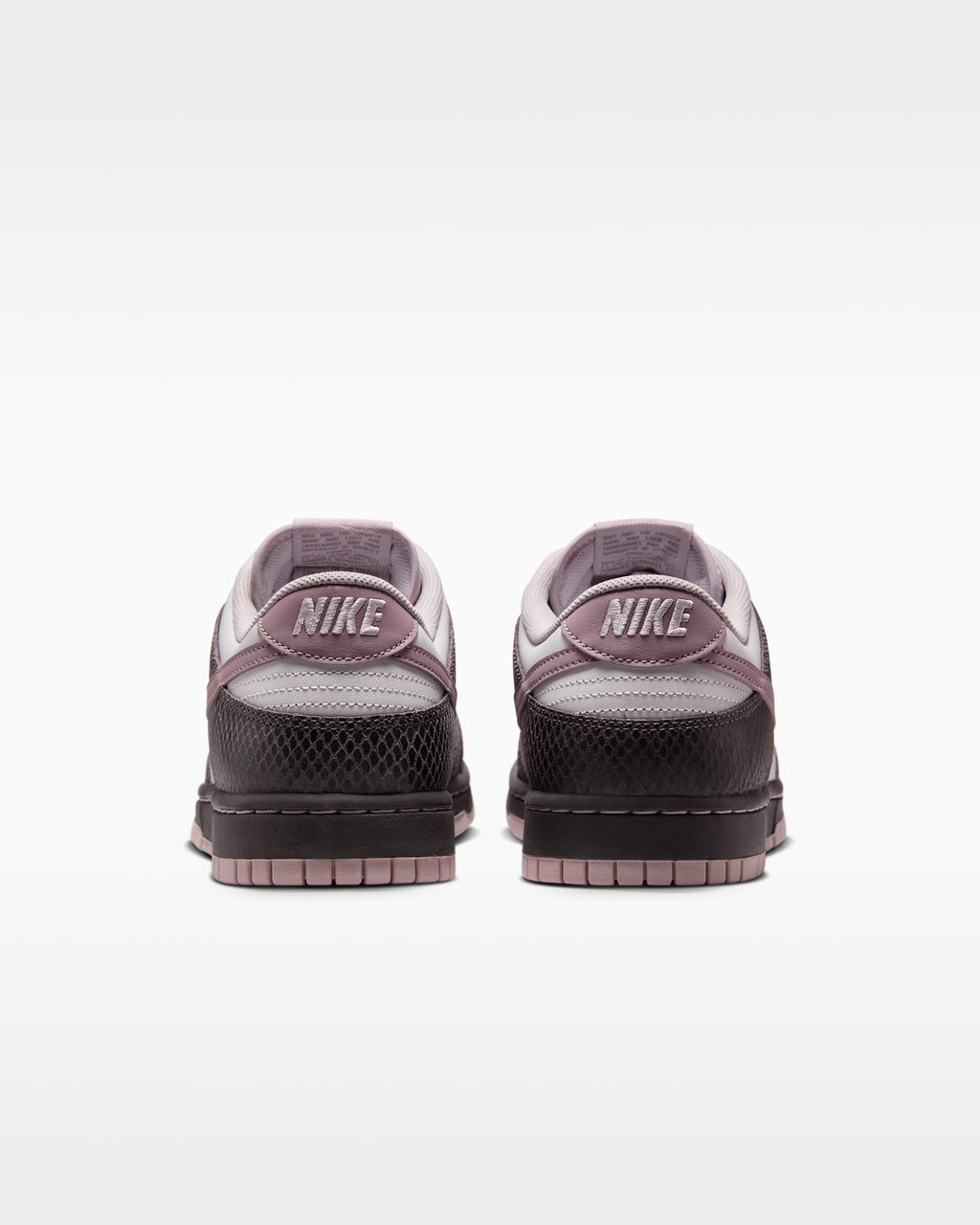 Nike Dunk Low SE Sneakers