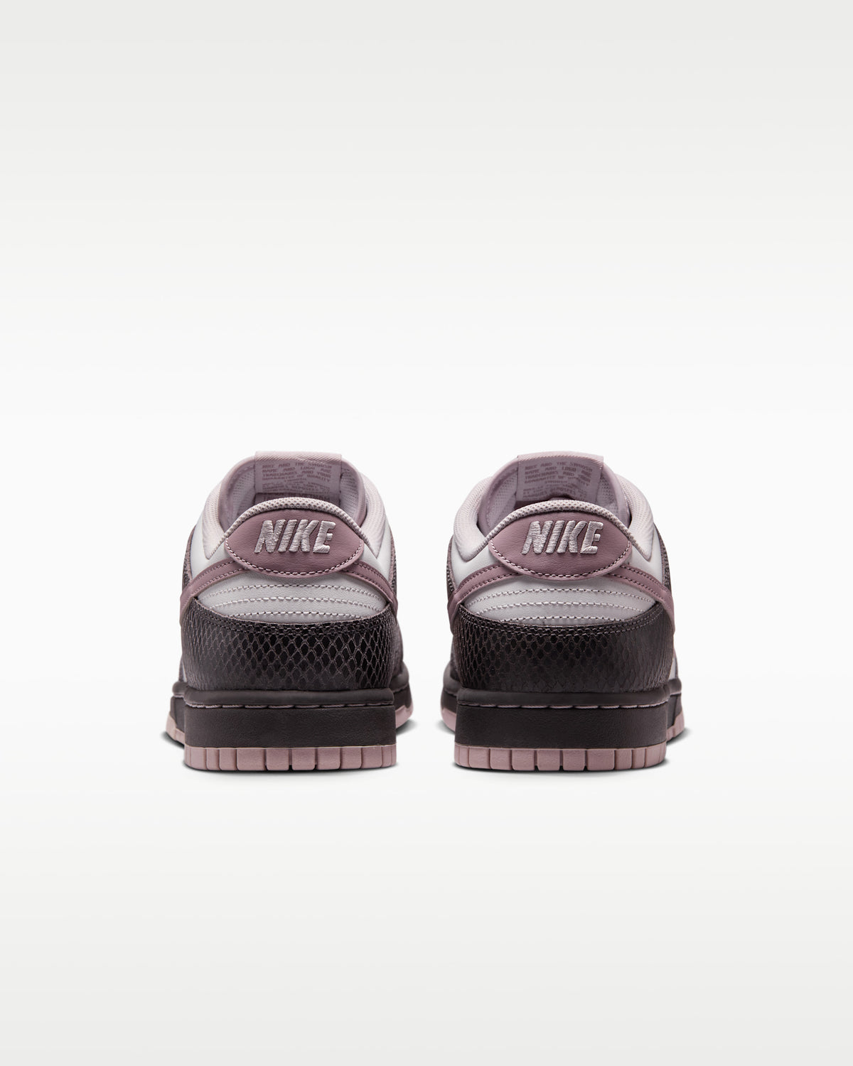 Nike Dunk Low SE Sneakers