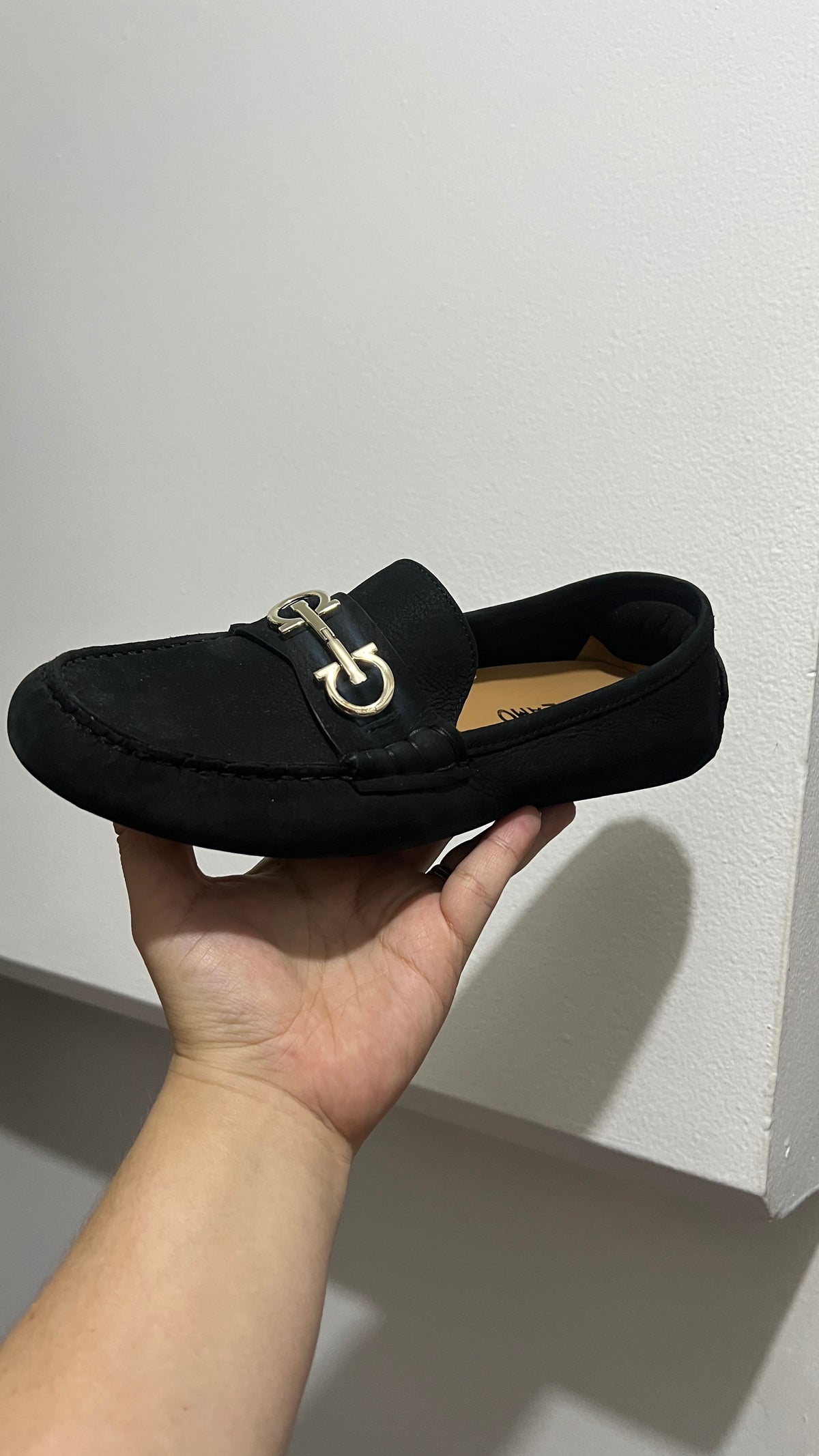 Salvatore Ferragamo Mocasines Negros de Cuero Suede