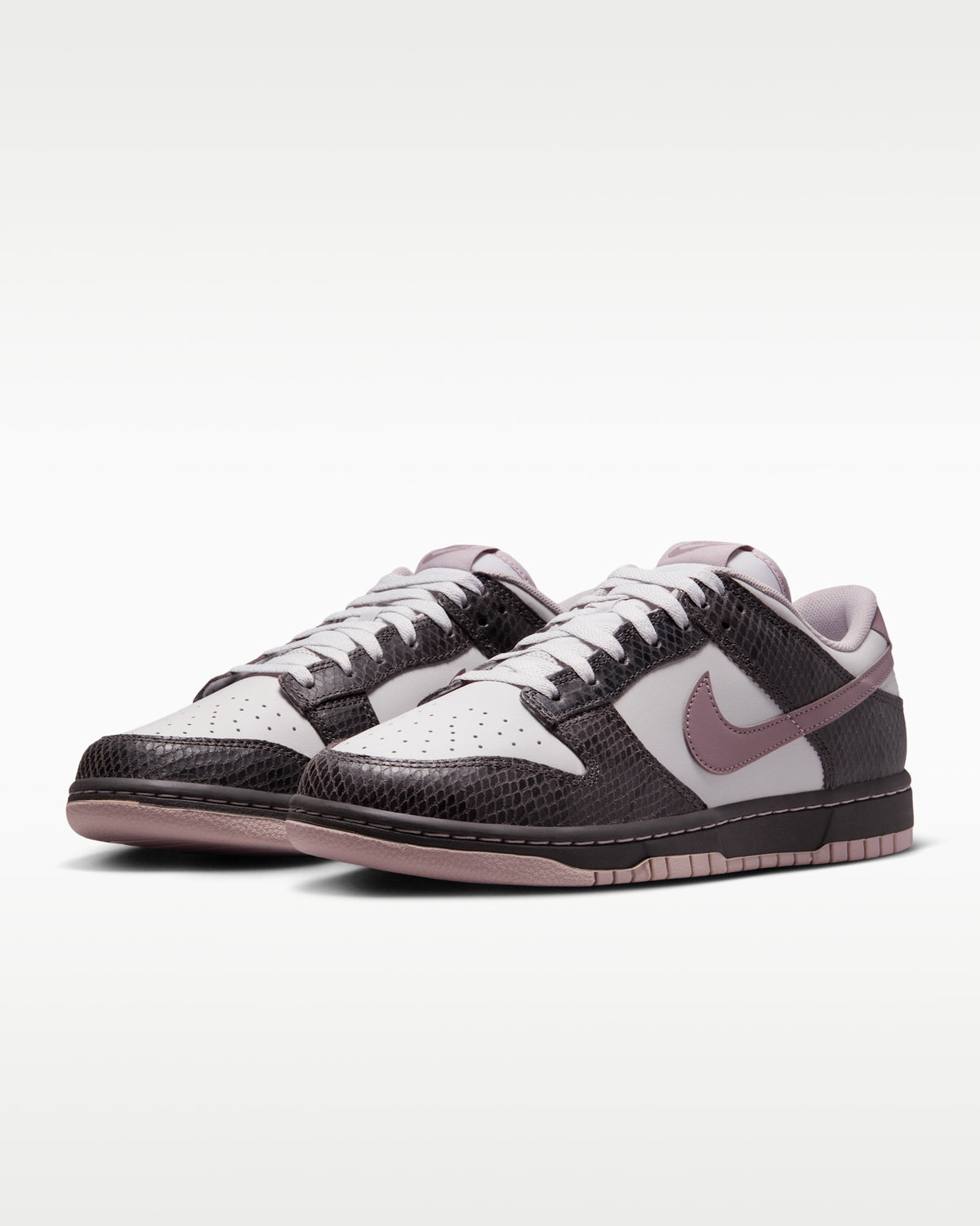 Nike Dunk Low SE Sneakers