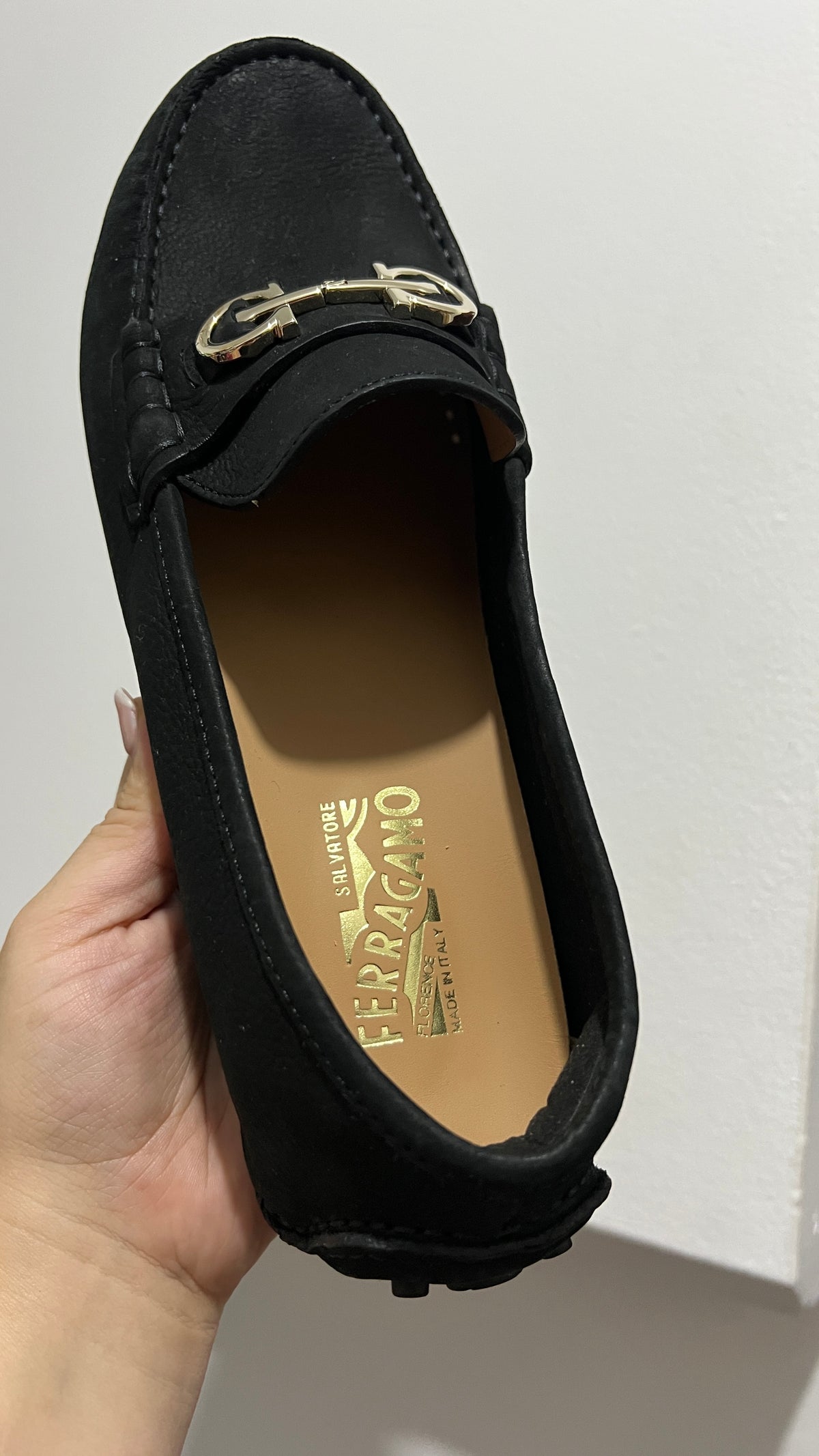 Salvatore Ferragamo Mocasines Negros de Cuero Suede