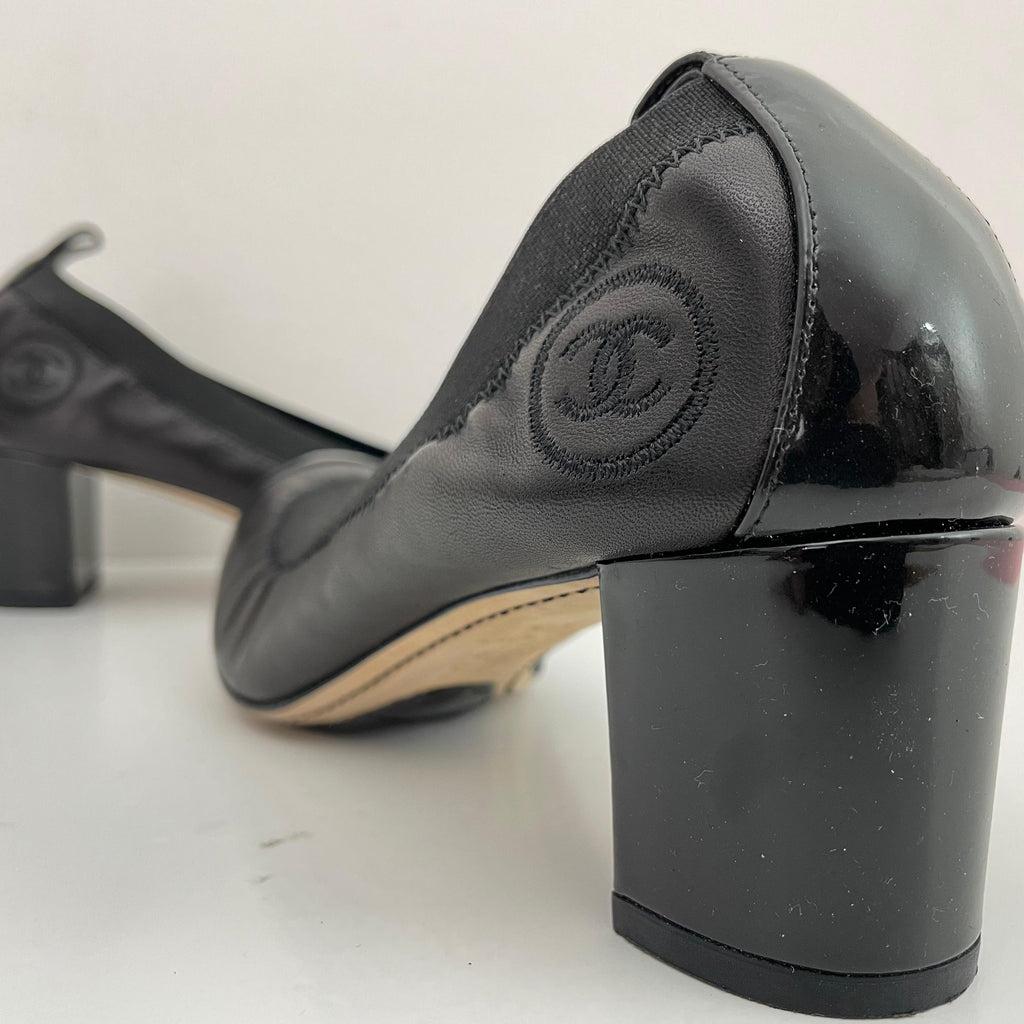Chanel classic pumps en Tacón negro