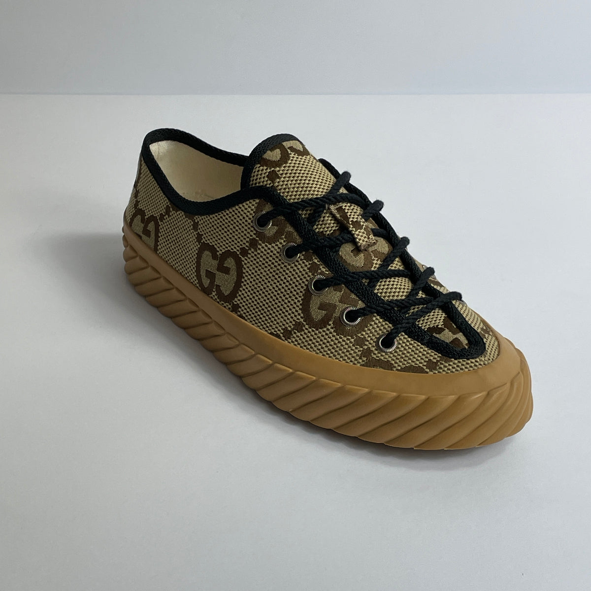 Gucci Sneakers Café de Tela con Patrón GG
