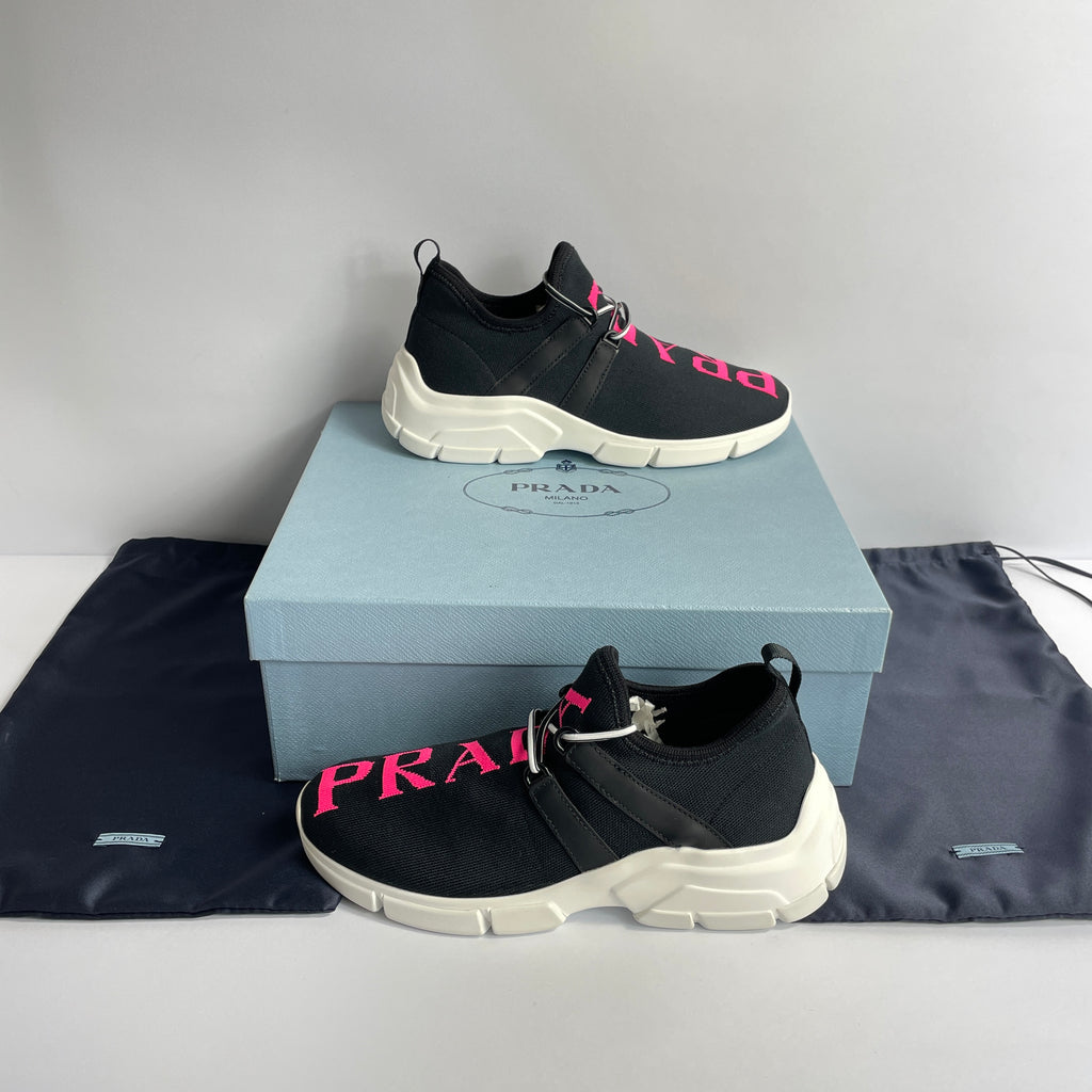 Prada Sock Sneakers Negros con Logo Rosa