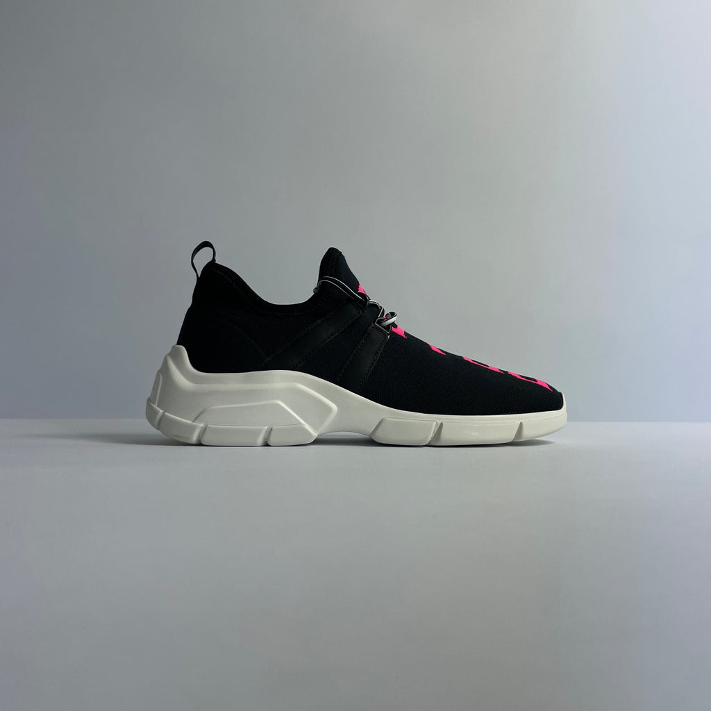 Prada Sock Sneakers Negros con Logo Rosa