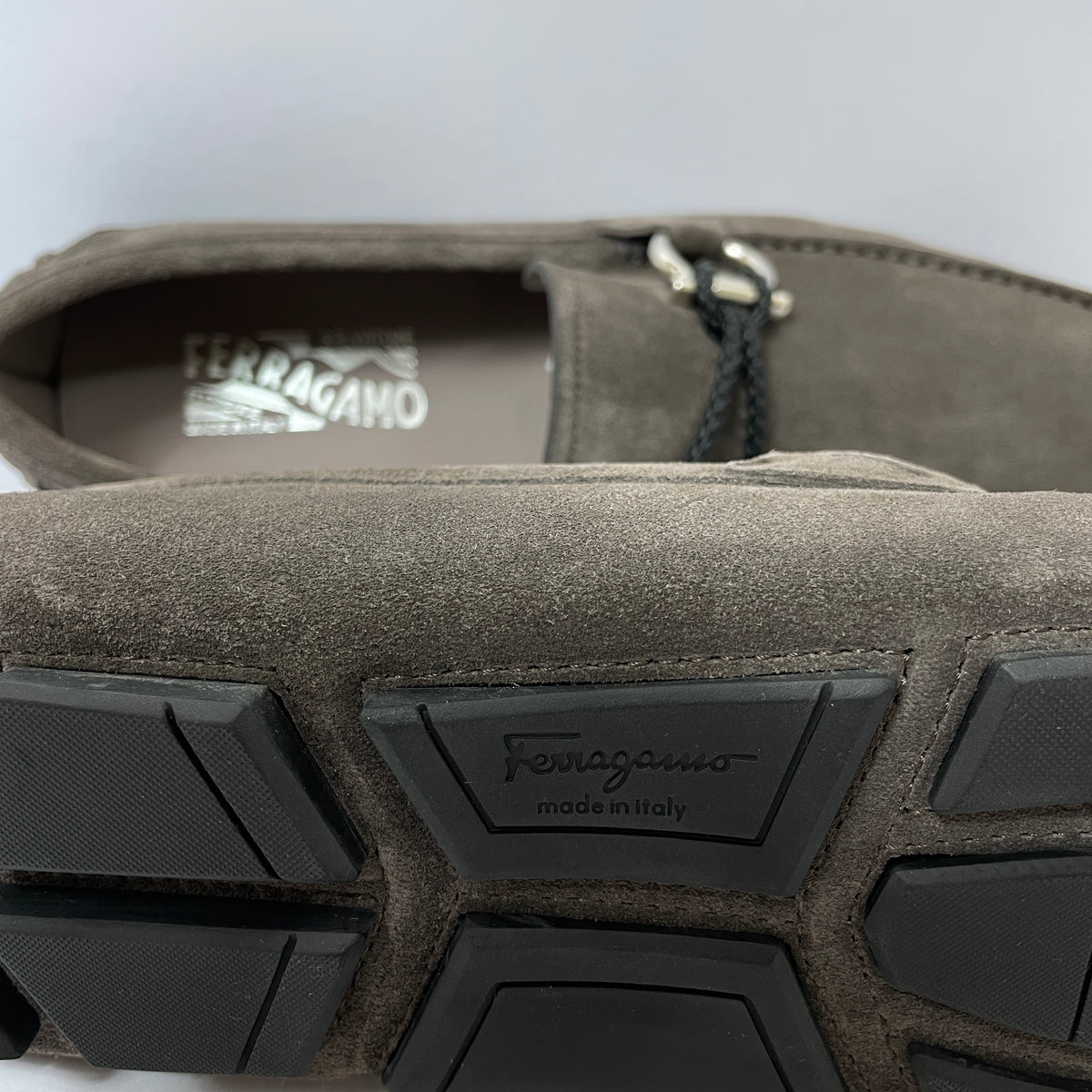 Salvatore Ferragamo Mocasines Grises de Gamuza