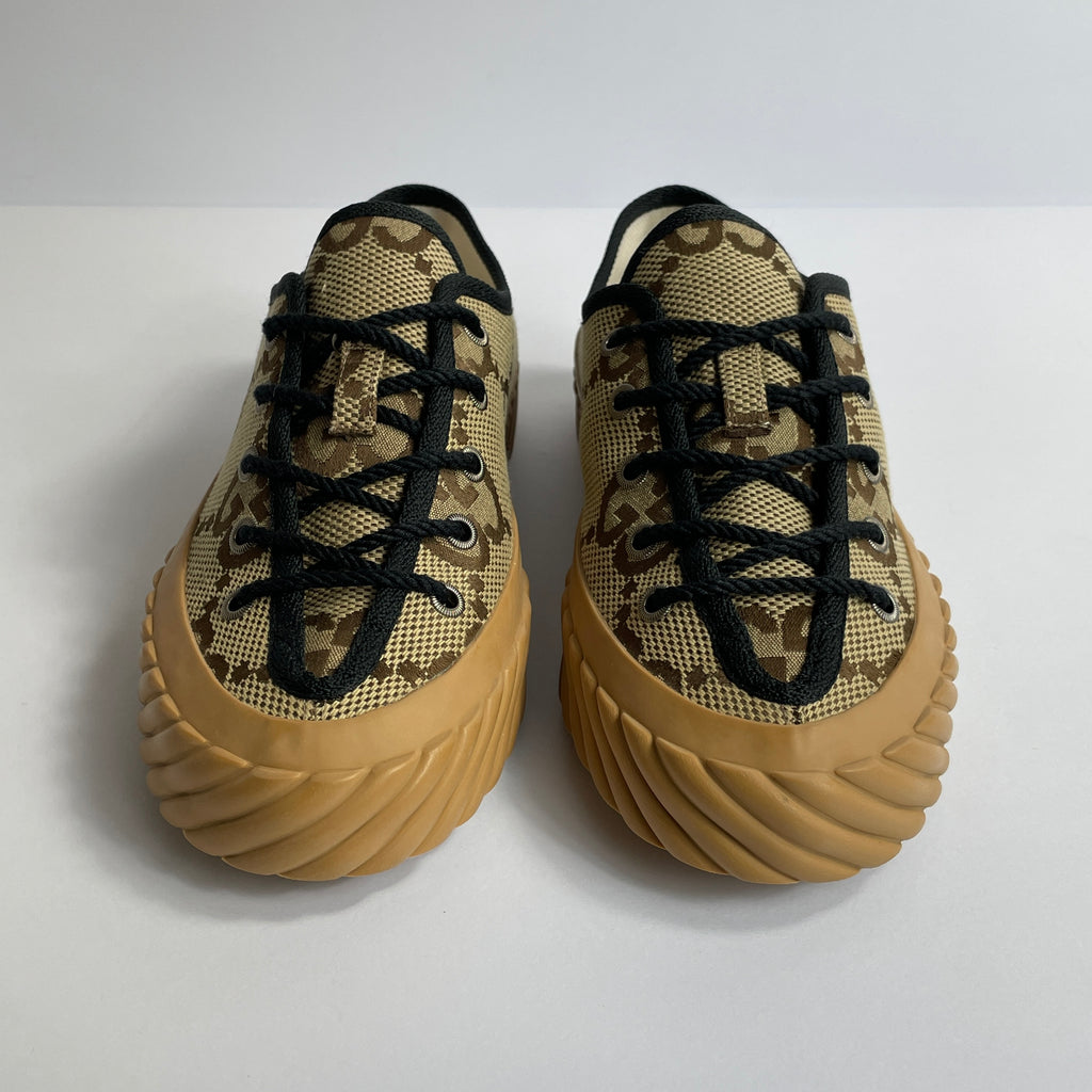 Gucci Sneakers Café de Tela con Patrón GG