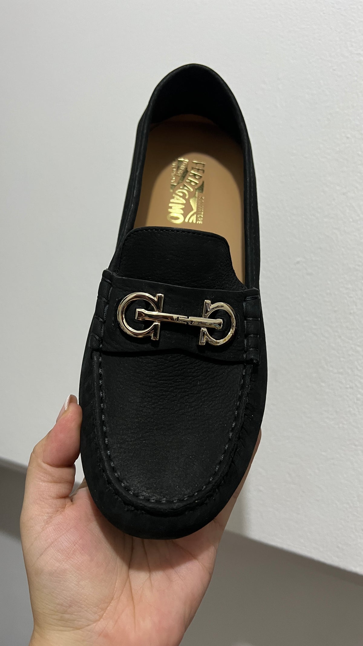 Salvatore Ferragamo Mocasines Negros de Cuero Suede
