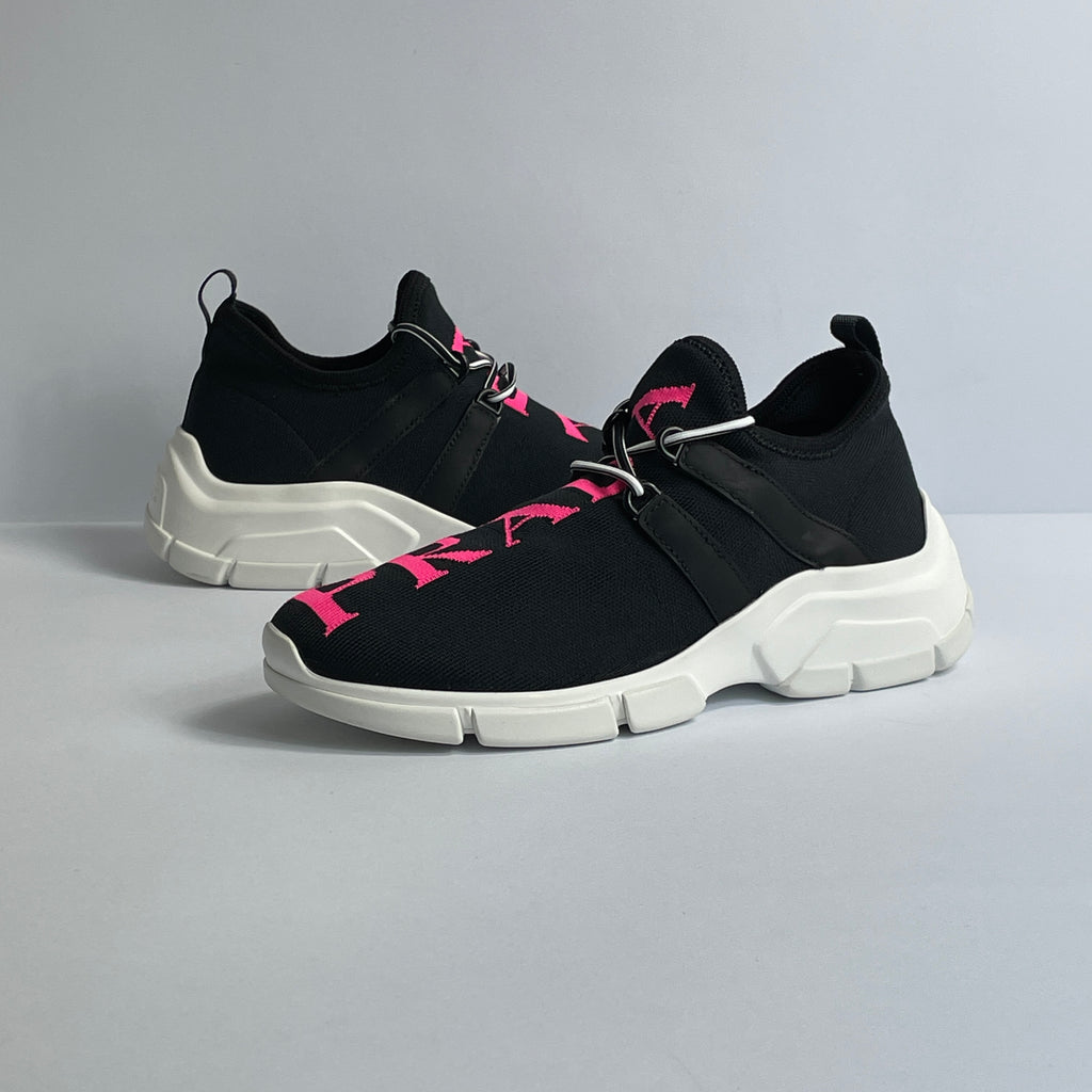 Prada Sock Sneakers Negros con Logo Rosa