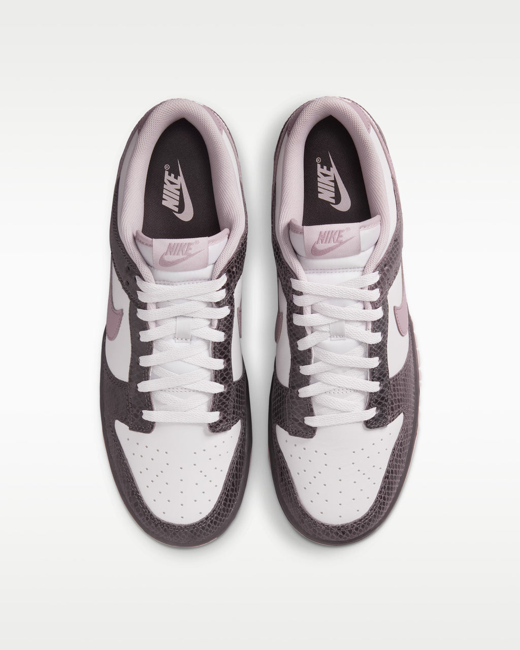 Nike Dunk Low SE Sneakers