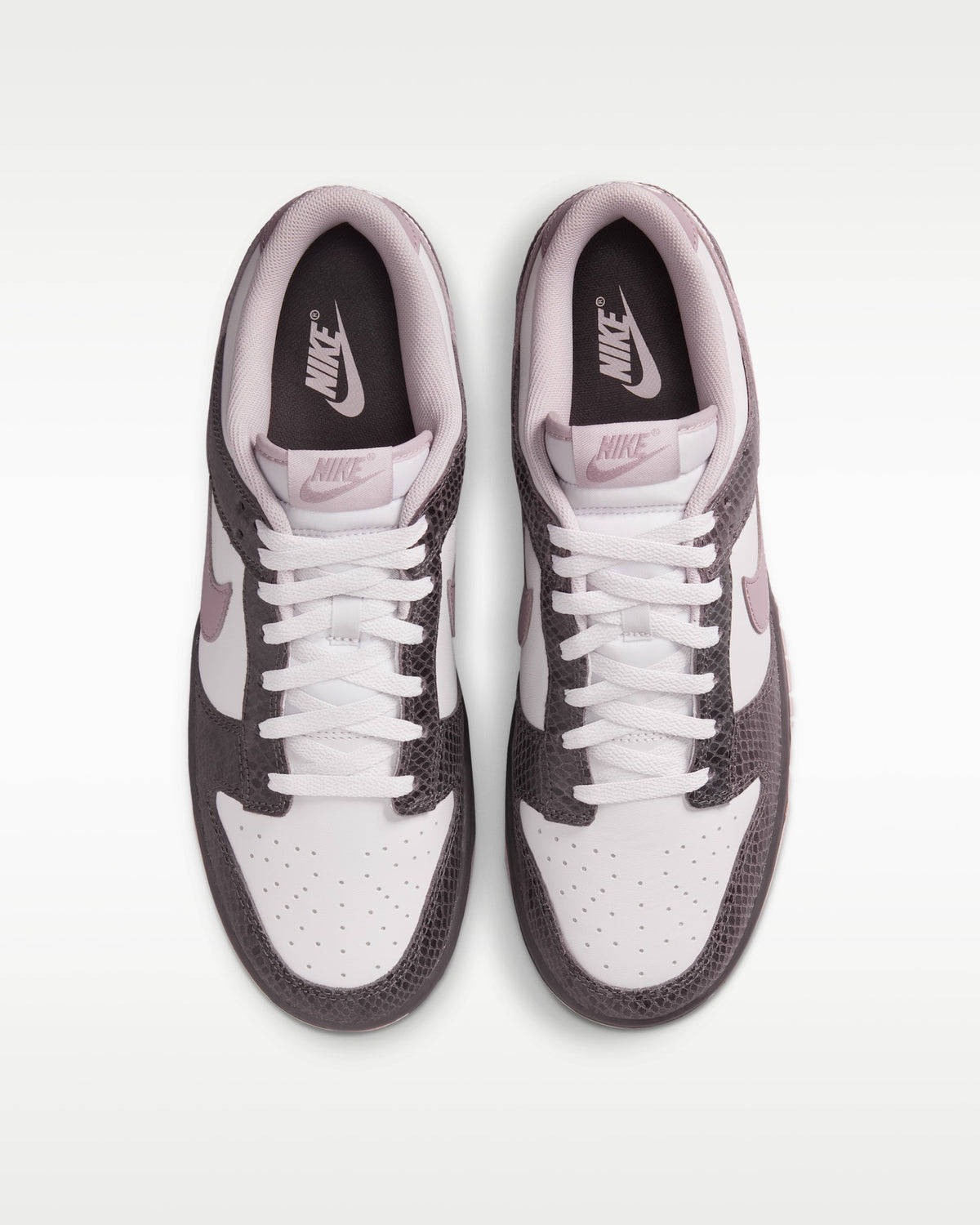 Nike Dunk Low SE Sneakers