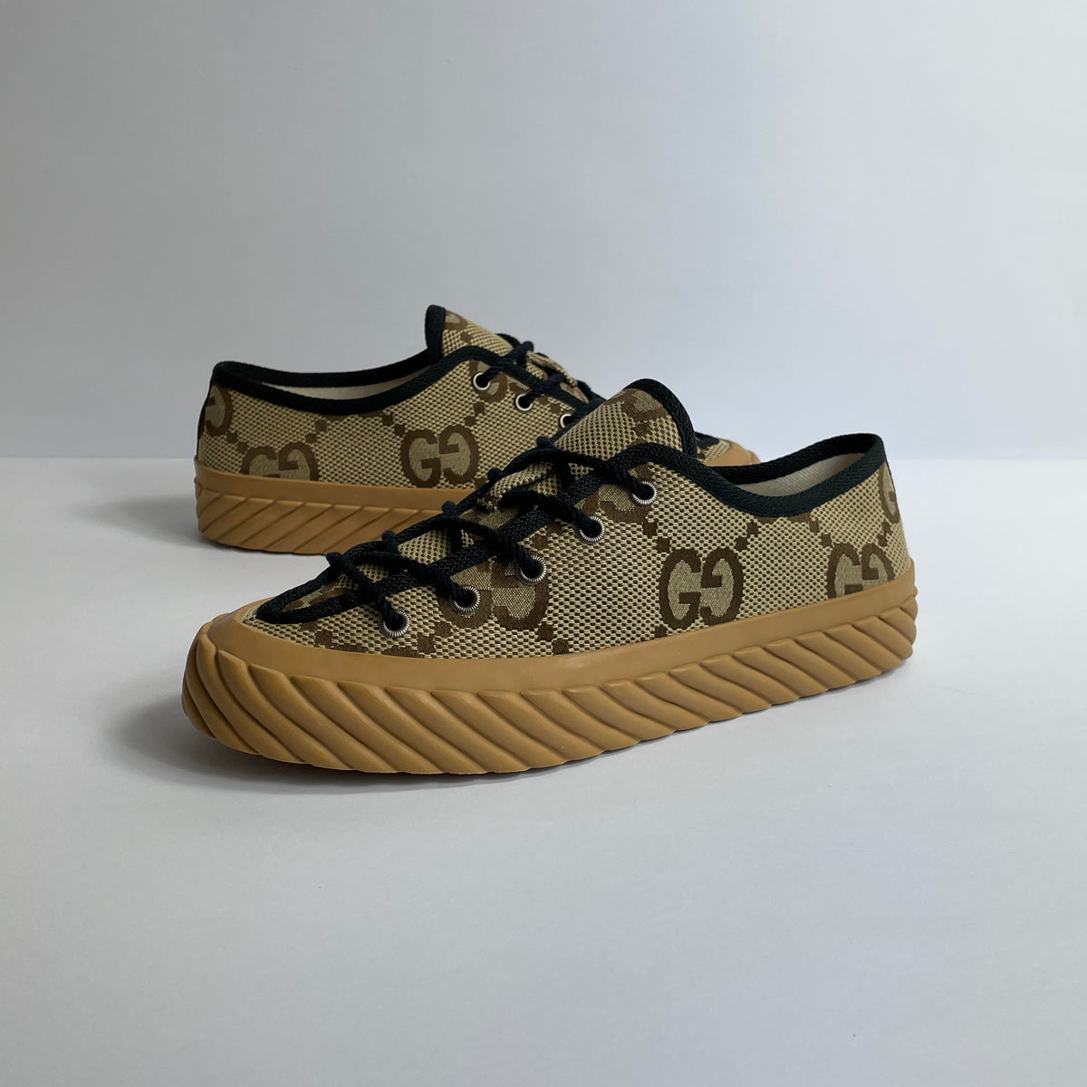 Gucci Sneakers Café de Tela con Patrón GG