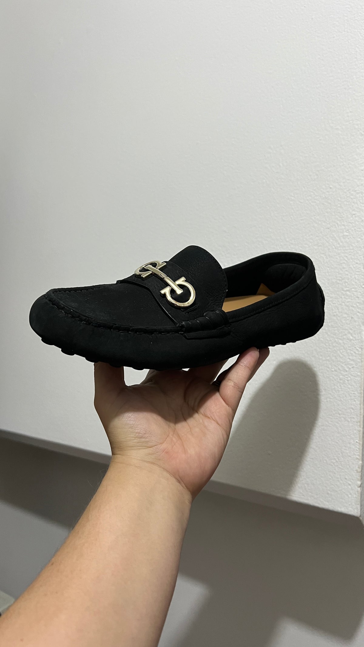 Salvatore Ferragamo Mocasines Negros de Cuero Suede