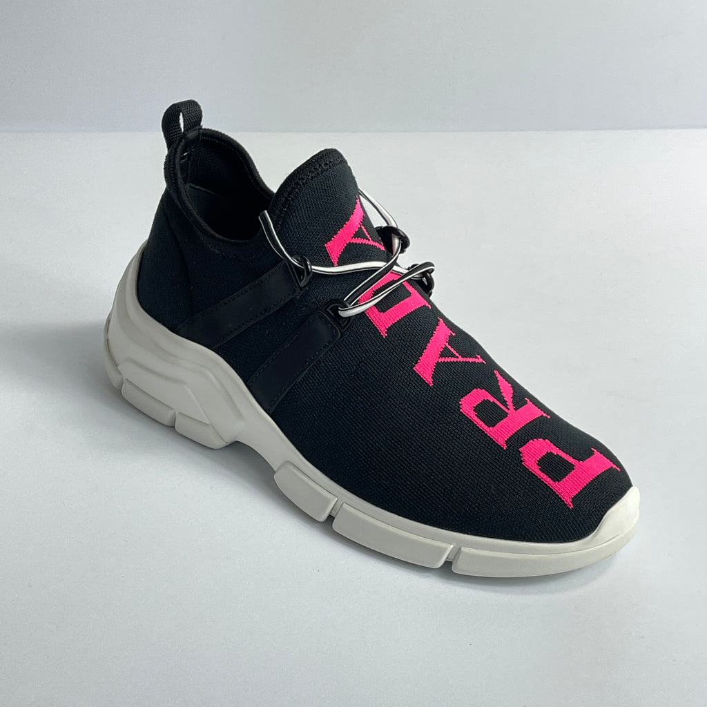 Prada Sock Sneakers Negros con Logo Rosa