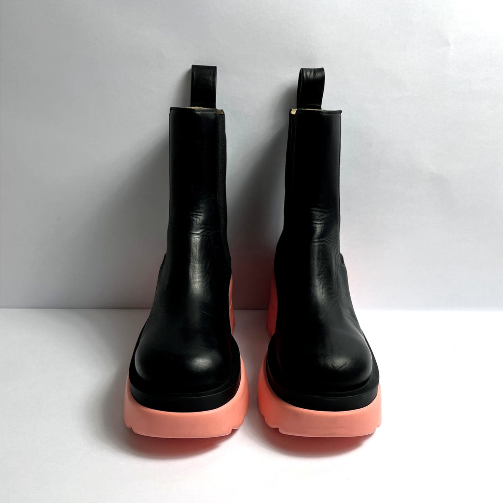 The Flash Contrast boot