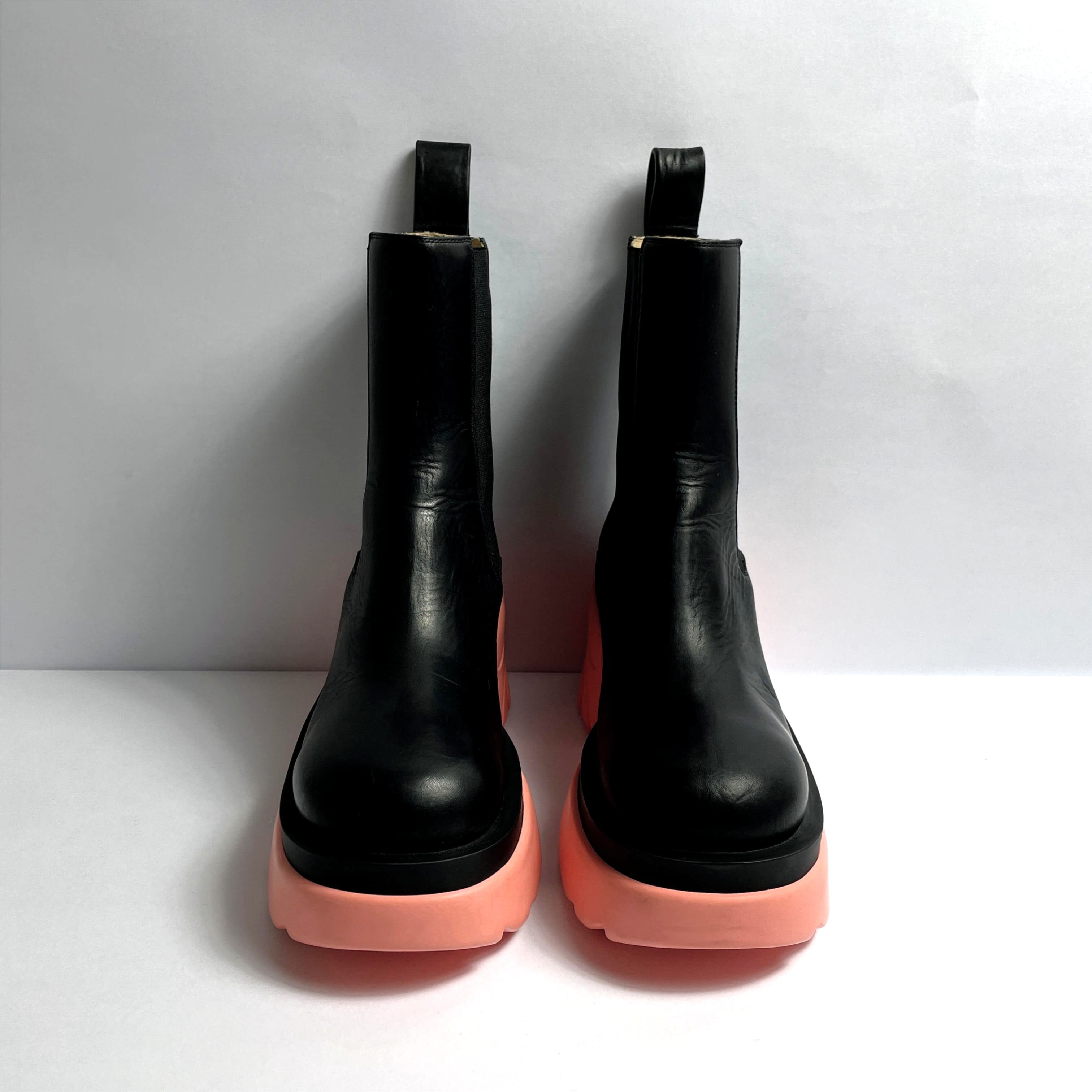 The Flash Contrast boot