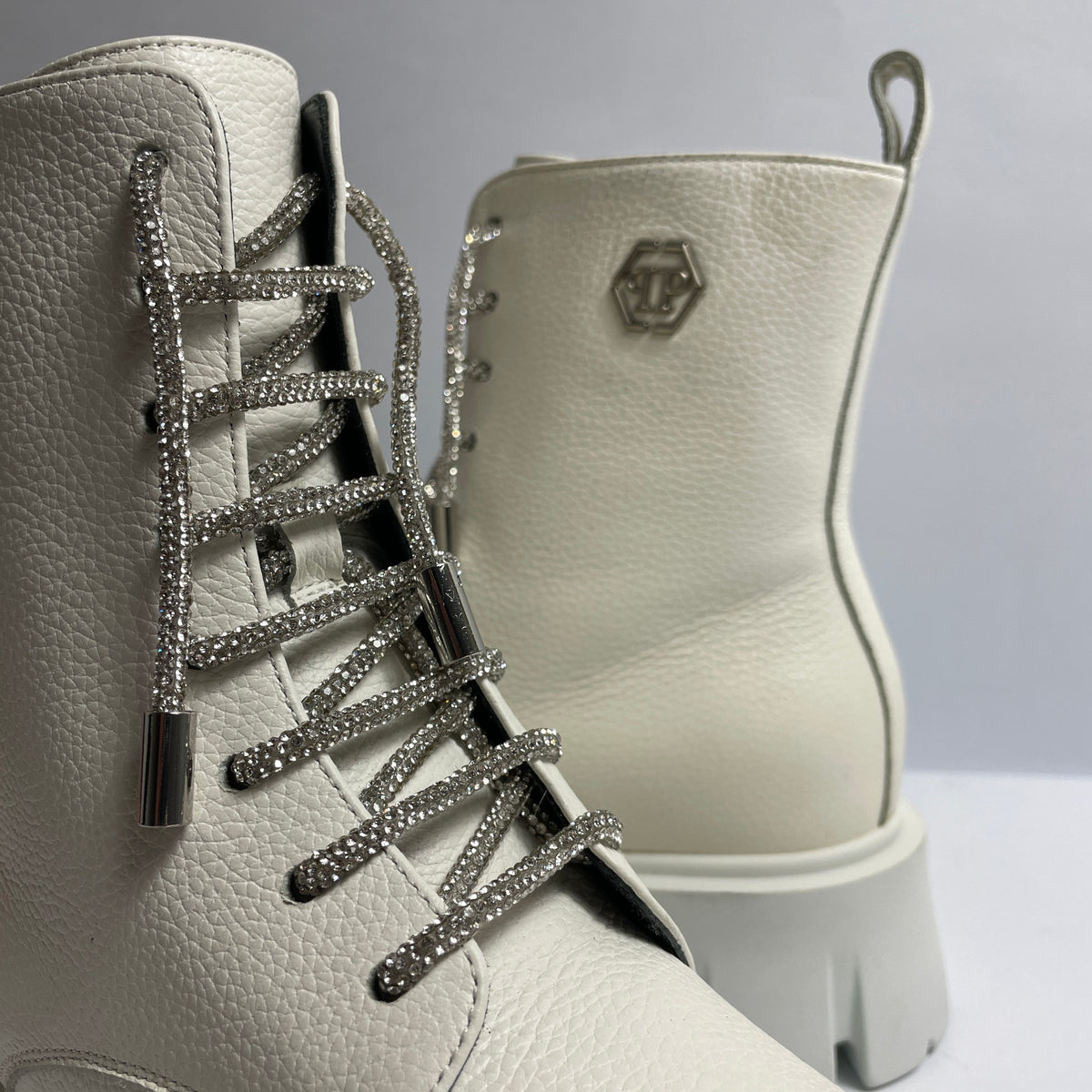 Philipp Plein- Botas Blancas de Cuero con Cordones y Detalles Diamante
